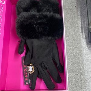 Betsey Johnson faux fur gloves. NWT